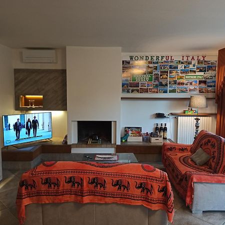 Lukas Home Con Il Cuore Appartamento 3 Camere Al Piano Terra E Appartamento 1 Camera In Taverna Merone Exteriör bild